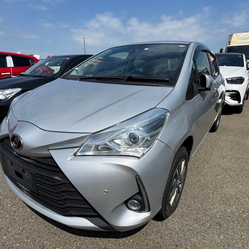 Toyota Vitz 2018 Silver - Image 12