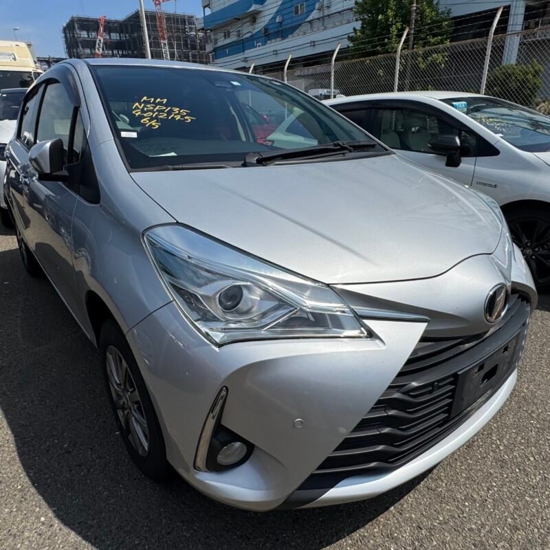 Toyota Vitz 2018 Silver - Image 11