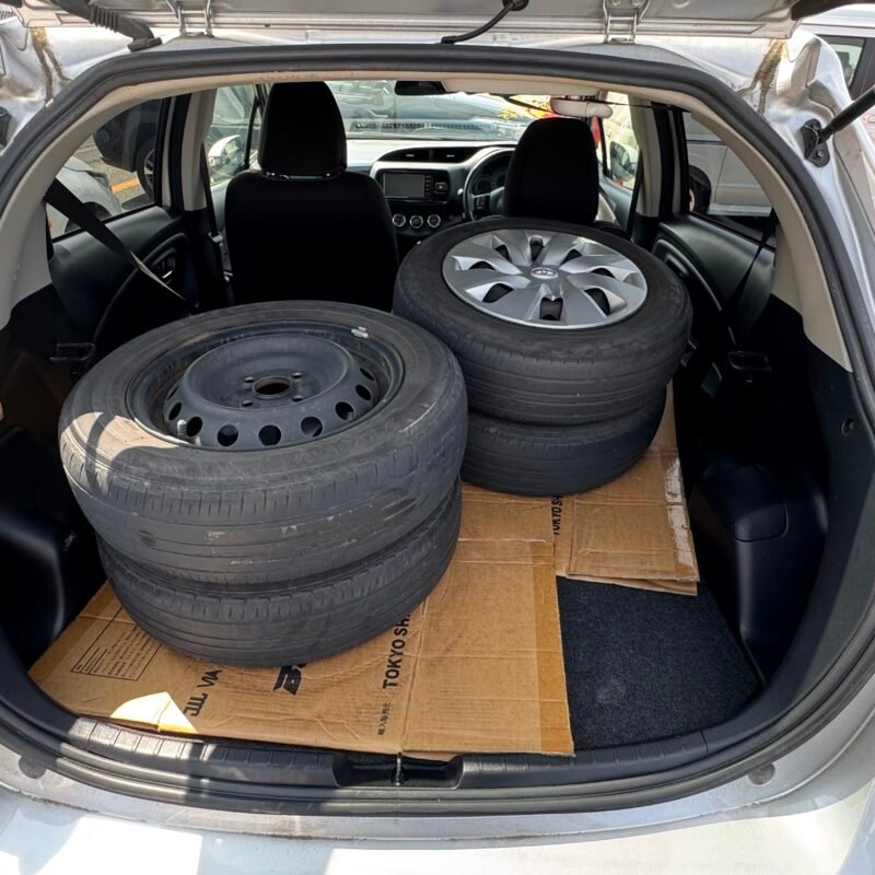 Toyota Vitz 2018 Silver - Image 7