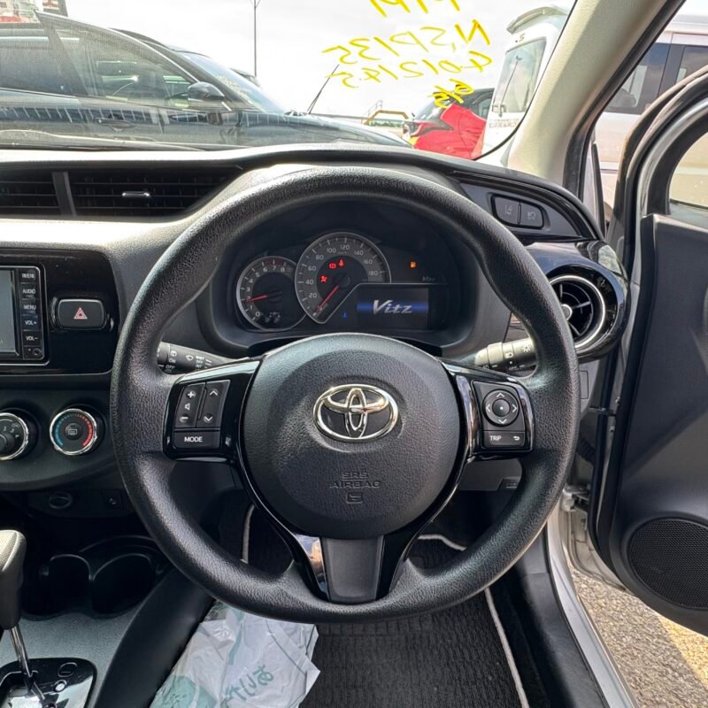 Toyota Vitz 2018 Silver - Image 5