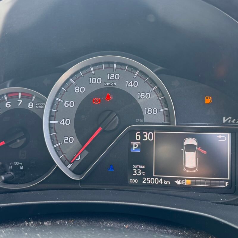 Toyota Vitz 2018 Silver - Image 2
